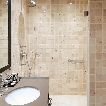 מלון Saint-louis Marais 3*